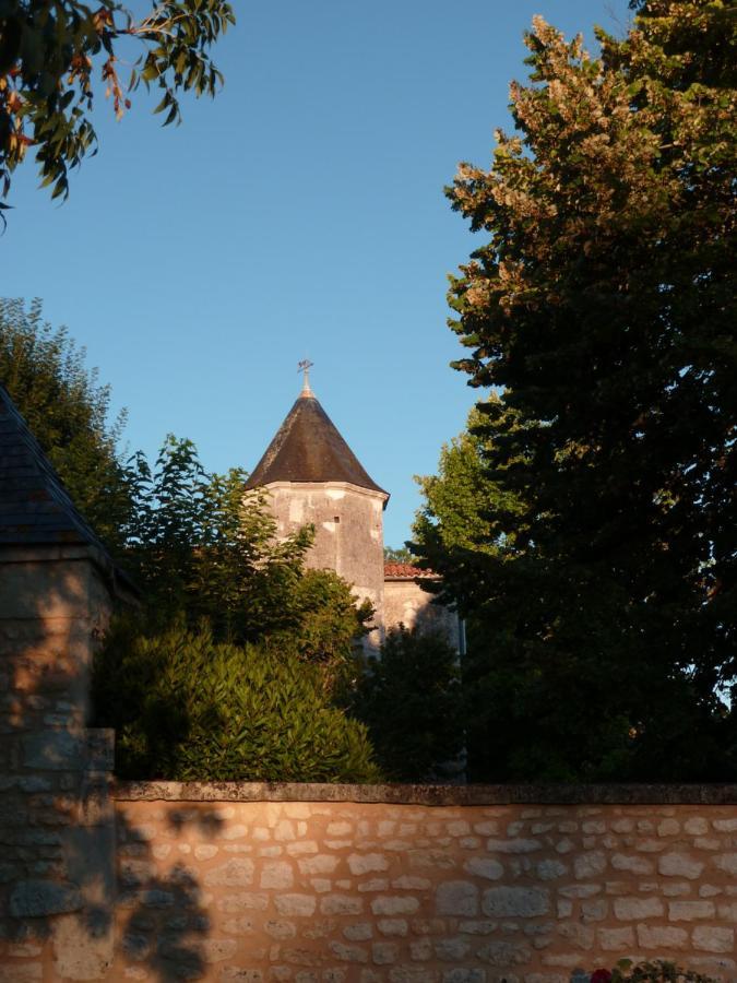 Bed and Breakfast La Laiterie Du Logis Chaniers Exterior foto