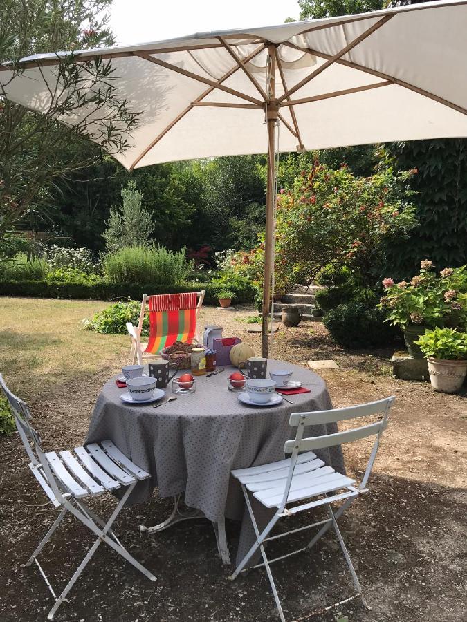 Bed and Breakfast La Laiterie Du Logis Chaniers Exterior foto