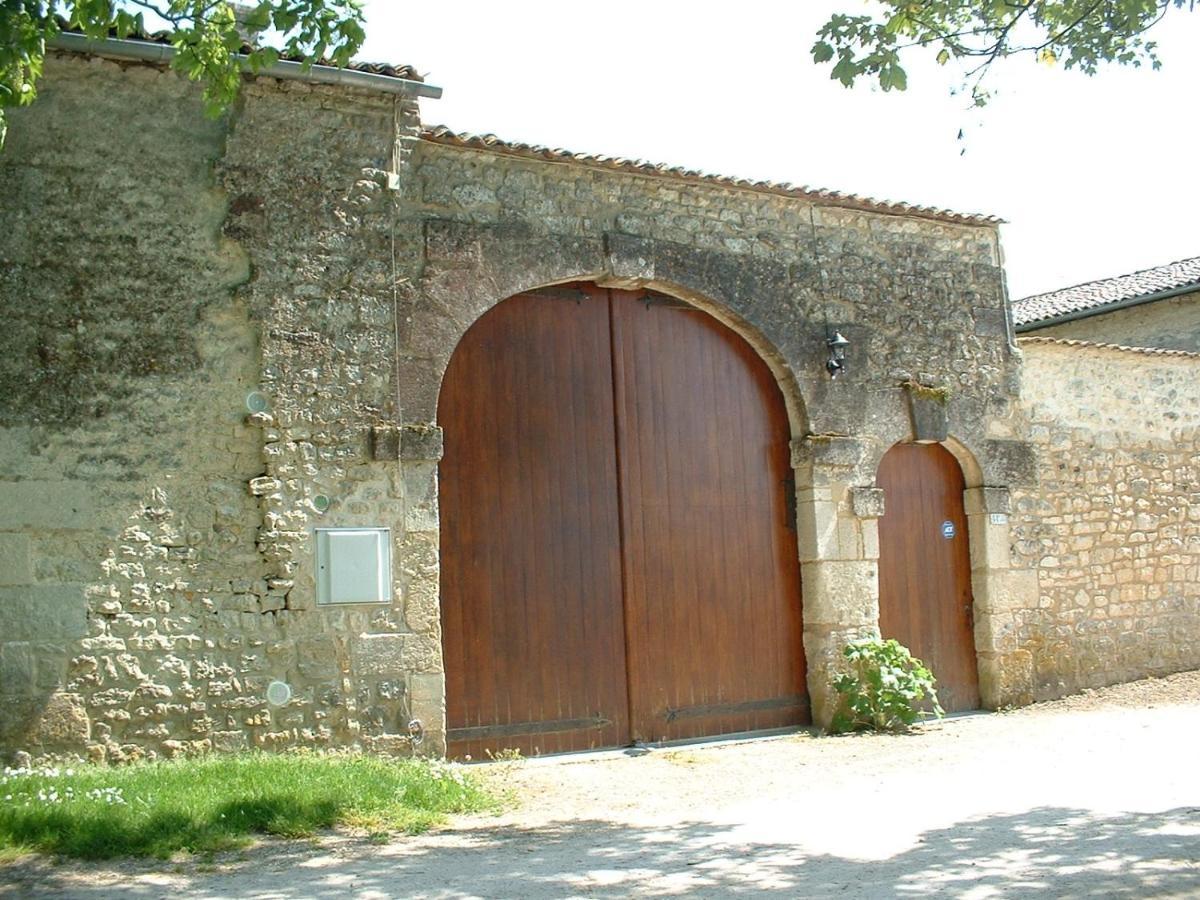Bed and Breakfast La Laiterie Du Logis Chaniers Exterior foto
