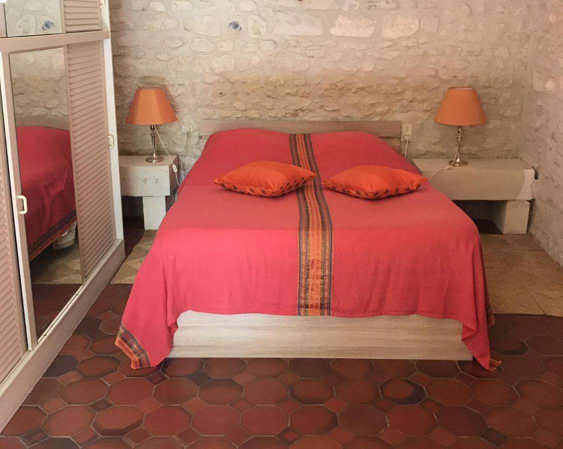 Bed and Breakfast La Laiterie Du Logis Chaniers Exterior foto