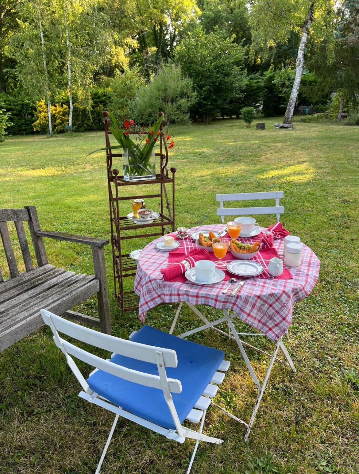 Bed and Breakfast La Laiterie Du Logis Chaniers Exterior foto
