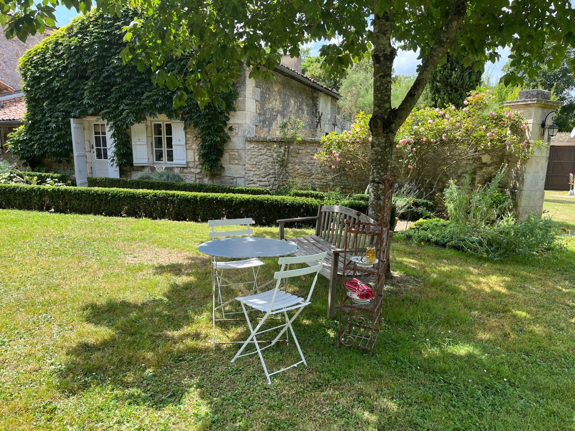 Bed and Breakfast La Laiterie Du Logis Chaniers Exterior foto
